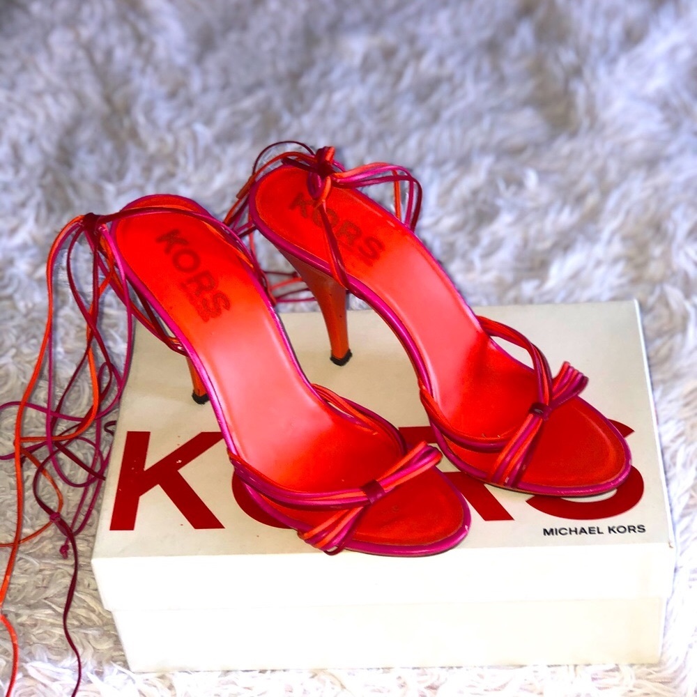 Michael Kors Barbie tassle sandal in Red/Fuschia, Size 10
